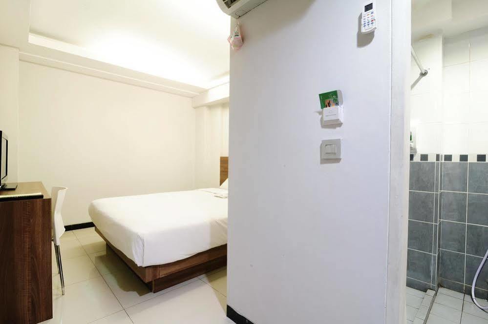 Legreen Suite Tebet Джакарта Экстерьер фото