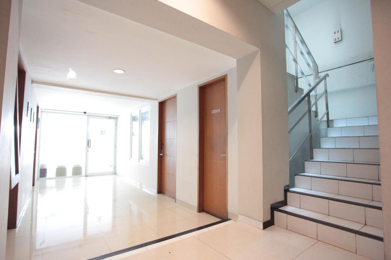 Legreen Suite Tebet Джакарта Экстерьер фото