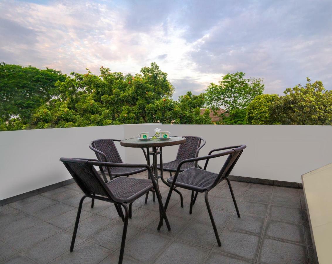 Legreen Suite Tebet Джакарта Экстерьер фото